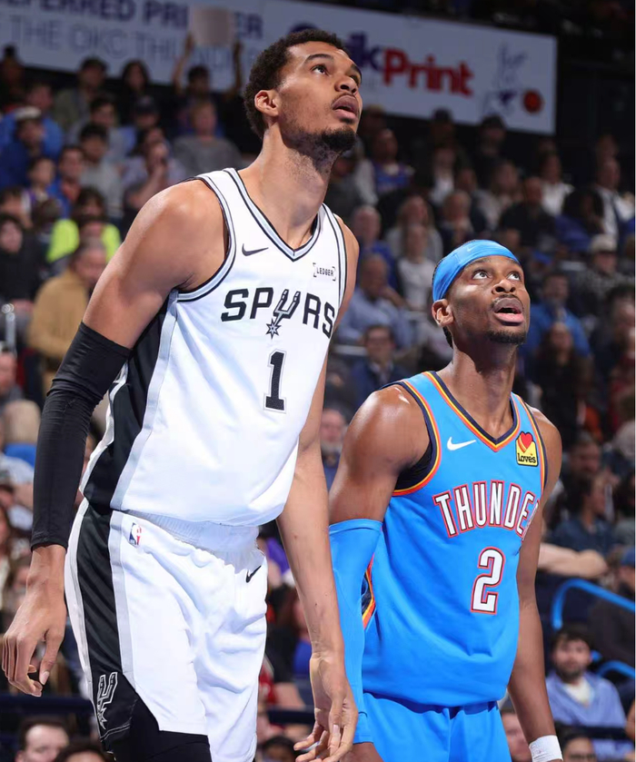 雷霆复仇马刺拒绝四杀!亚历山大34+5+5 文班亚马17+7吞里程悲|霍姆格伦|俄克拉荷马雷霆队|圣安东尼奥马刺队|谢伊·吉尔杰斯-亚历山大|篮板_新浪体育_新浪新闻